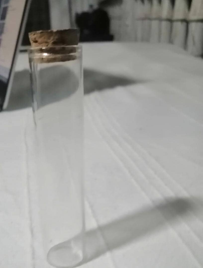 Tubes en verre avec bouton en liège