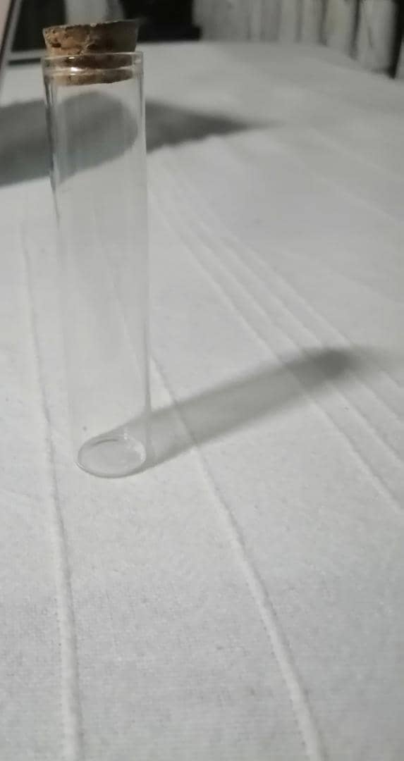 Tubes en verre avec bouton en liège – Image 2